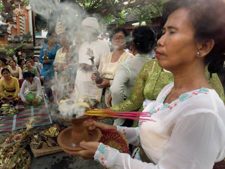 indonesianprayerceremony.jpg